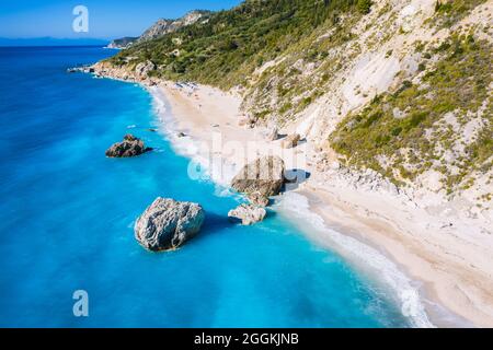Vue aérienne de la belle plage de Kalamitsi, Mer Ionienne, île de Lefkada, Grèce, Banque D'Images