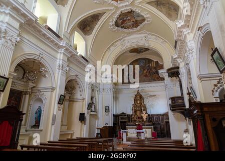 L'église de San Bartolomeo Apostolo (1654), reconstruite au XXe siècle après la destruction des guerres mondiales. D'intérêt particulier est le Banque D'Images