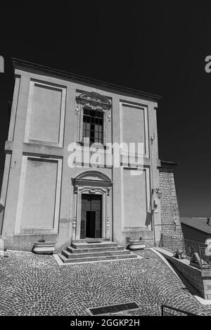 L'église de San Bartolomeo Apostolo (1654), reconstruite au XXe siècle après la destruction des guerres mondiales. D'intérêt particulier est le Banque D'Images