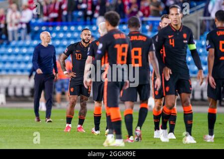 OSLO, NORVÈGE - 1er SEPTEMBRE : Memphis Depay, Donyell Malen des pays-Bas, Georginio Wijnaldum des pays-Bas, Virgil van Dijk (c) des pays-Bas après le match de qualification de la coupe du monde entre la Norvège et les pays-Bas au stade Ullevaal le 1er septembre 2021 à Oslo, Norvège (photo d'Andre Weening/Orange Pictures) Banque D'Images