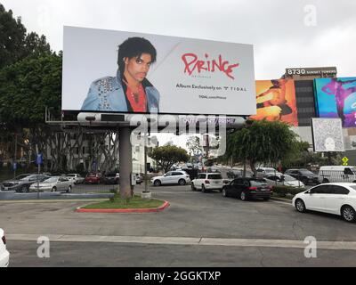 Panneau publicitaire faisant la promotion de la musique par Prince à titre posthume sur le Sunset Strip à Los Angeles, CA Banque D'Images