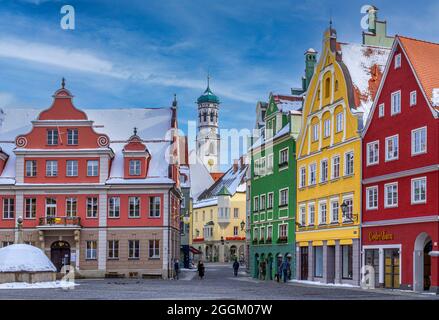 Maison de la grande guilde et des maisons de ville historique sur le marché, Memmingen, Swabia, Bavière, Allemagne, Europe Banque D'Images