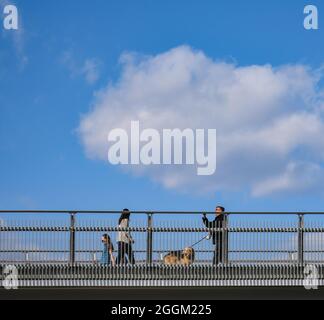 Une belle journée sur le pont Banque D'Images