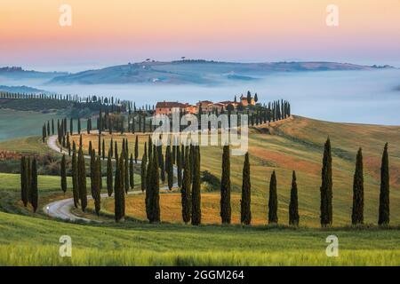 Baccoleno Farmhouse près d'Asciano, Crete Senesi, province de Sienne, Toscane, Italie, Europe Banque D'Images