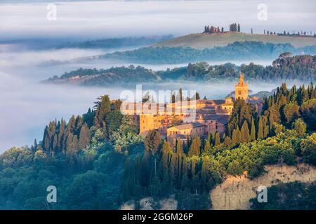 Abbaye de Monte Oliveto Maggiore, Asciano, province de Sienne, Toscane, Italie Banque D'Images