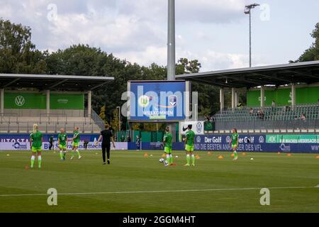 Wolfsburg, Allemagne. 1er septembre 2021. Avant le match de l’UEFA Women’s Champions League entre VfL Wolfsburg et Girondins de Bordeaux à AOK-Stadion le 01 septembre 2021 à Wolfsburg, Allemagne crédit: SPP Sport Press photo. /Alamy Live News Banque D'Images