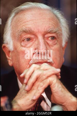 Austin Texas USA, 1994: L'ancien newsman de CBS Walter Cronkite lors d'une conférence de presse. ©Bob Daemmrich Banque D'Images