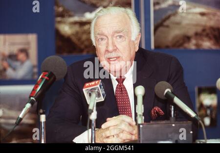 Austin Texas USA, 1994: L'ancien newsman de CBS Walter Cronkite lors d'une conférence de presse. ©Bob Daemmrich Banque D'Images