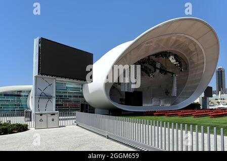 SAN DIEGO, CALIFORNIE - 25 AOÛT 2021 : salle de concert de Rady Shell à Jacobs Park, dans la marina d'Embarcadero. Banque D'Images