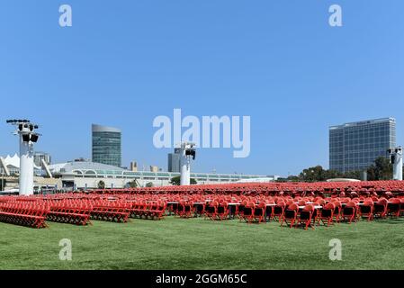 SAN DIEGO, CALIFORNIE - 25 AOÛT 2021 : place assise à la salle de concert de Rady Shell à Jacobs Park, dans la marina d'Embarcadero. Banque D'Images