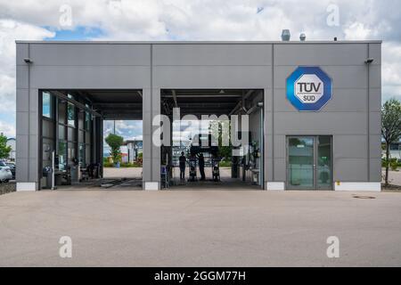 Le TÜV-Süd avec le centre d'inspection des véhicules à Schwabmünchen Banque D'Images