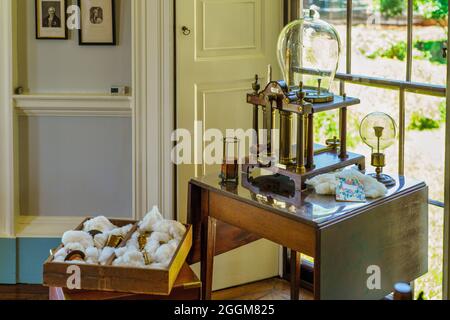 Instruments scientifiques dans le Parlor de Monticello de Thomas Jefferson en Virginie. Banque D'Images