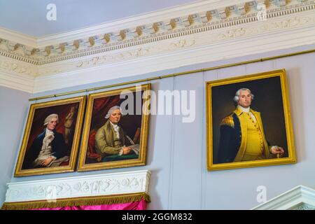 Portraits suspendus dans le salon du Monticello de Thomas Jefferson, en Virginie. Banque D'Images