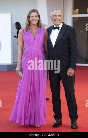 Venise, Italie. 28 août 2021. Alberto Barbera et Julia Barbera assistent à la première et à la cérémonie d'ouverture du 78e Festival international du film de Venise, à Venise, en Italie, le 01 septembre 2021. Photo de Paolo Cotello/imageSPACE crédit: Imagespace/Alay Live News Banque D'Images