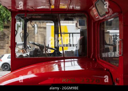 London bus rouge un routemaster en dehors de Newstead Abbey Maison historique Ravenshead Newstead Dorset England UK GB EU Europe Banque D'Images