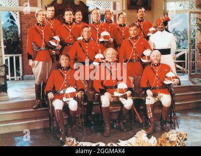 Christopher Plummer, Trevor Howard, James Faulkner, Michael York, James Donald, Michael Culver, Stacy Keach, Richard Attenborough, Andrew Lodge, Rafiq Anwar, Sur le tournage du film britannique, « Conduct uneverant », British Lion films, 1975 Banque D'Images