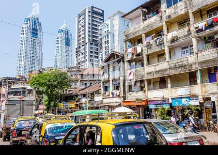 Mumbai Inde, Tardeo Jehangir Boman Behram Road, architecte Hafeez Entrepreneur Imperial Twin Towers, bâtiments de hauteur gratte-ciel trafic résidentiel Banque D'Images