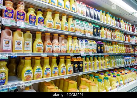 West Palm Beach Florida, Publix épicerie magasin étagères de supermarché solde jus d'orange, marques concurrentes Banque D'Images