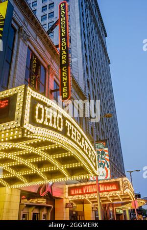 Cleveland Ohio, Euclid Avenue Theatre District, Playhouse Square Centre State Theatre Night Marquee Banque D'Images