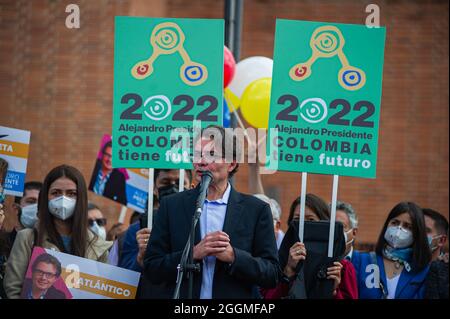 Alejandro Gaviria, ancien doyen de l'Université Los Andes et du Ministère de la Santé (2012-2018), lance sa précandidature présidentielle au comité électoral de Bogota, en Colombie, le 1er septembre 2021. Banque D'Images