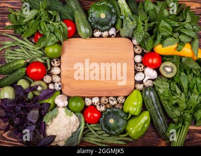 Divers ingrédients de légumes frais. Alimentation végétalienne, alimentation saine. Banque D'Images
