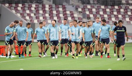 (210902) -- DOHA, le 2 septembre 2021 (Xinhua) -- les joueurs d'Australie assistent à un entraînement avant le match avec la Chine au dernier tour de la coupe du monde de la FIFA qualifications asiatiques à Doha, Qatar, Spet. 1, 2021. (Photo par Nikku/Xinhua) Banque D'Images