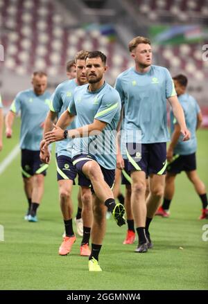 (210902) -- DOHA, le 2 septembre 2021 (Xinhua) -- les joueurs d'Australie assistent à un entraînement avant le match avec la Chine au dernier tour de la coupe du monde de la FIFA qualifications asiatiques à Doha, Qatar, Spet. 1, 2021. (Photo par Nikku/Xinhua) Banque D'Images