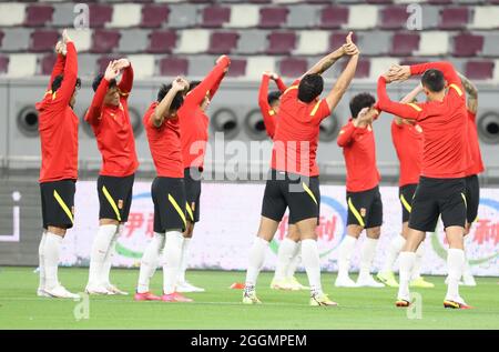 (210902) -- DOHA, le 2 septembre 2021 (Xinhua) -- les joueurs de Chine assistent à une séance de formation avant le match avec l'Australie au dernier tour des qualifications asiatiques de la coupe du monde FIFA 2022 à Doha, Qatar, Spet. 1, 2021. (Photo par Nikku/Xinhua) Banque D'Images