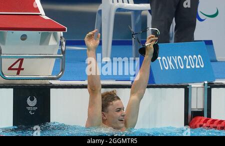 Tokio, Japon. 1er septembre 2021. Jeux paralympiques: Natation, hommes, finale, 100m coup de sein. Taliso Engel (Allemagne) se réjouit après sa victoire. Credit: Marcus Brandt/dpa/Alay Live News Banque D'Images