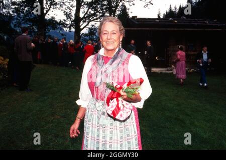 Auf dem 60. Geburtstag von Henriette von Bohlen und Halbach in Kitzbühel, Österreich 1993. A l'occasion du 60ème anniversaire de Henriette von Bohlen und Halbach à Kitzbuehel, Autriche 1993. Banque D'Images