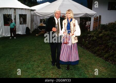 60. Geburtstag von Henriette von Bohlen und Halbach in Kitzbühel, Österreich 1993. Gunter et Mirja Sachs au 60ème anniversaire de Henriette von Bohlen und Halbach à Kitzbuehel, Autriche 1993. Banque D'Images