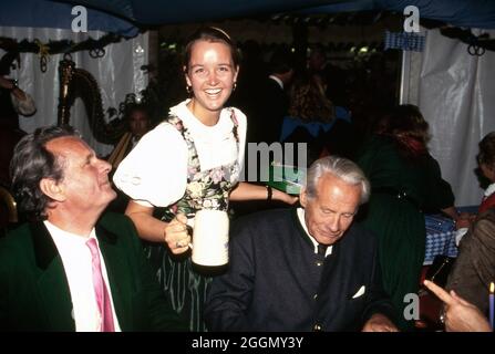 Ausführung von 60. Geburtstag von Henriette von Bohlen und Halbach in Kitzbühel, Österreich 1993. Invités et amis au 60ème anniversaire de Henriette von Bohlen und Halbach à Kitzbuehel, Autriche 1993. Banque D'Images