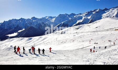 FRANCE. HAUTE-GARONNE (31) PYRÉNÉES FRANÇAISES. STATION DE SKI DE SUPERBAGNERES (1400M) Banque D'Images