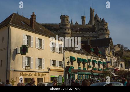 FRANCE. OISE (60) VILLAGE DE PIERREFONDS PRÈS DE LA FORÊT DE COMPIEGNE Banque D'Images