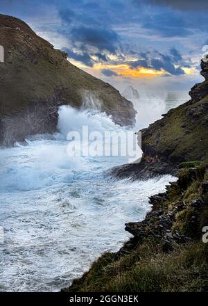 Grande mer à Boscastle nord Cornouailles de la côte de Cornouailles Banque D'Images