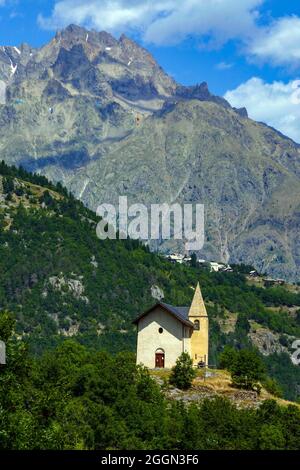 La Chapelle de Saint Romain au Puy-Saint-Vincent, station de ski, en été, Parc National de la Vanoise, Ecrins,France, France, Hautes Alpes, Brianconnais re Banque D'Images