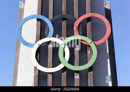 Autrans, France - 25 juin 2019 : anneaux olympiques dans le village d'Autrans. Autrans a accueilli les épreuves de ski nordique en 1968 Banque D'Images