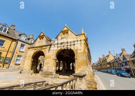 Le 17ème siècle (construit en 1627) Grade I classé Market Hall dans le centre-ville de Chipping Campden, une petite ville de marché dans les Cotswolds de Gloucestershire Banque D'Images