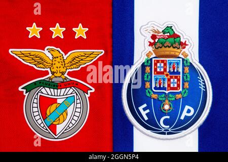 Gros plan sur l'écusson du club de Benfica et Porto. Banque D'Images