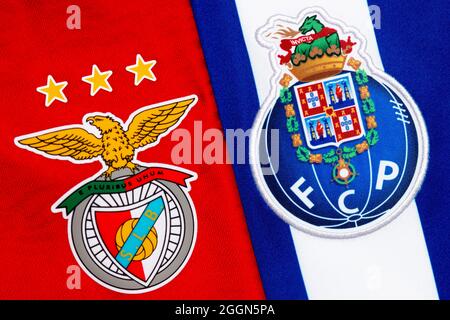 Gros plan sur l'écusson du club de Benfica et Porto. Banque D'Images