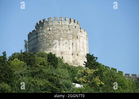 Rumelian château dans le détroit du Bosphore Côte de la ville d'Istanbul, Turquie Banque D'Images