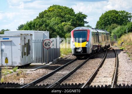 Train de voyageurs GreaterAnglia d'Ipswich à Felixstowe en approche de Westerfield sur la ligne de l'embranchement East Suffolk. Banque D'Images