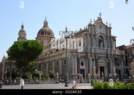 Immense cathédrale à Catane, Sicile à l'été 2021. Banque D'Images