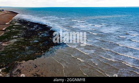 Vue aérienne de Oldescaliers Bay en direction de l'est vers Thanet Banque D'Images