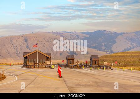 Parc national de Yellowstone, Montana - 23 août 2021 : l'entrée nord du parc, où les visiteurs peuvent accéder au parc depuis le Montana. Banque D'Images