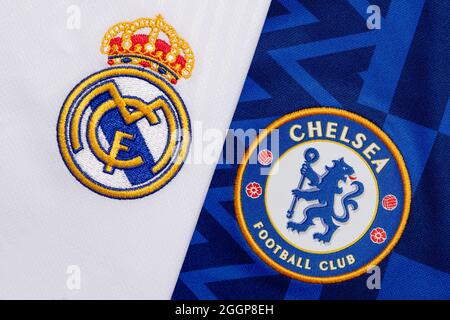 Gros plan sur l'écusson du club Real Madrid & Chelsea FC. Banque D'Images