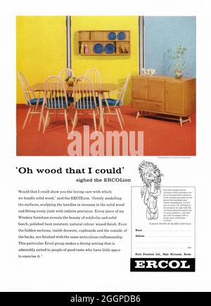 Une publicité des années 1960 pour Ercol élégant, le milieu du siècle mobilier de High Wycombe, Buckinghamshire, Angleterre, Royaume-Uni. La publicité est apparue dans un magazine publié au Royaume-Uni en octobre 1962. Photographié est une table à manger et des chaises ainsi qu'un buffet. Le symbole « lion » Ercol est en vedette. Ercol a été créé en 1920 sous le nom de Furniture Industries par Lucien Ercolani (1888-1976). La société a perfectionné le pliage à la vapeur de l'orme anglais – un bois difficile à plier parce qu'il se déforme. L'innovation d'Ercol a permis de créer une chaise en bois de bentwood toutes les 20 secondes, avec des graphismes vintage des années 1960. Banque D'Images