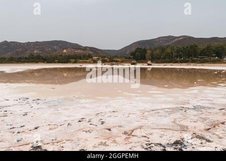 Belle vue sur l'étang de su Giudeu, Chia, Sardaigne, Italie. Banque D'Images