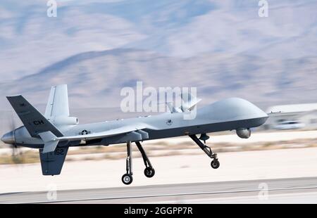 Indian Springs, États-Unis d'Amérique. 01 septembre 2021. Un drone de la Force aérienne américaine MQ-9 Reaper affecté à la 432e Escadre, prend son départ de la ligne de vol de la base aérienne de Creech le 1er septembre 2021 à Indian Springs, Nevada. Crédit : TSgt. Emerson Nunez/US Air Force photo/Alamy Live News Banque D'Images