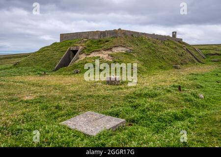 Une partie des vestiges de la RAF Skaw, maintenant fermée, sur la péninsule de Lamba Ness, sur les îles Unst, Shetland.Fait partie du réseau de stations radar Chain Home. Banque D'Images